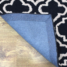 hand-tufted-geometric-black-white-runner-rug-closeup-2