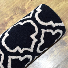 hand-tufted-geometric-black-white-runner-rug-closeup-5