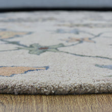 hand-knotted-wool-floral-cream-round-rug-closeup-4