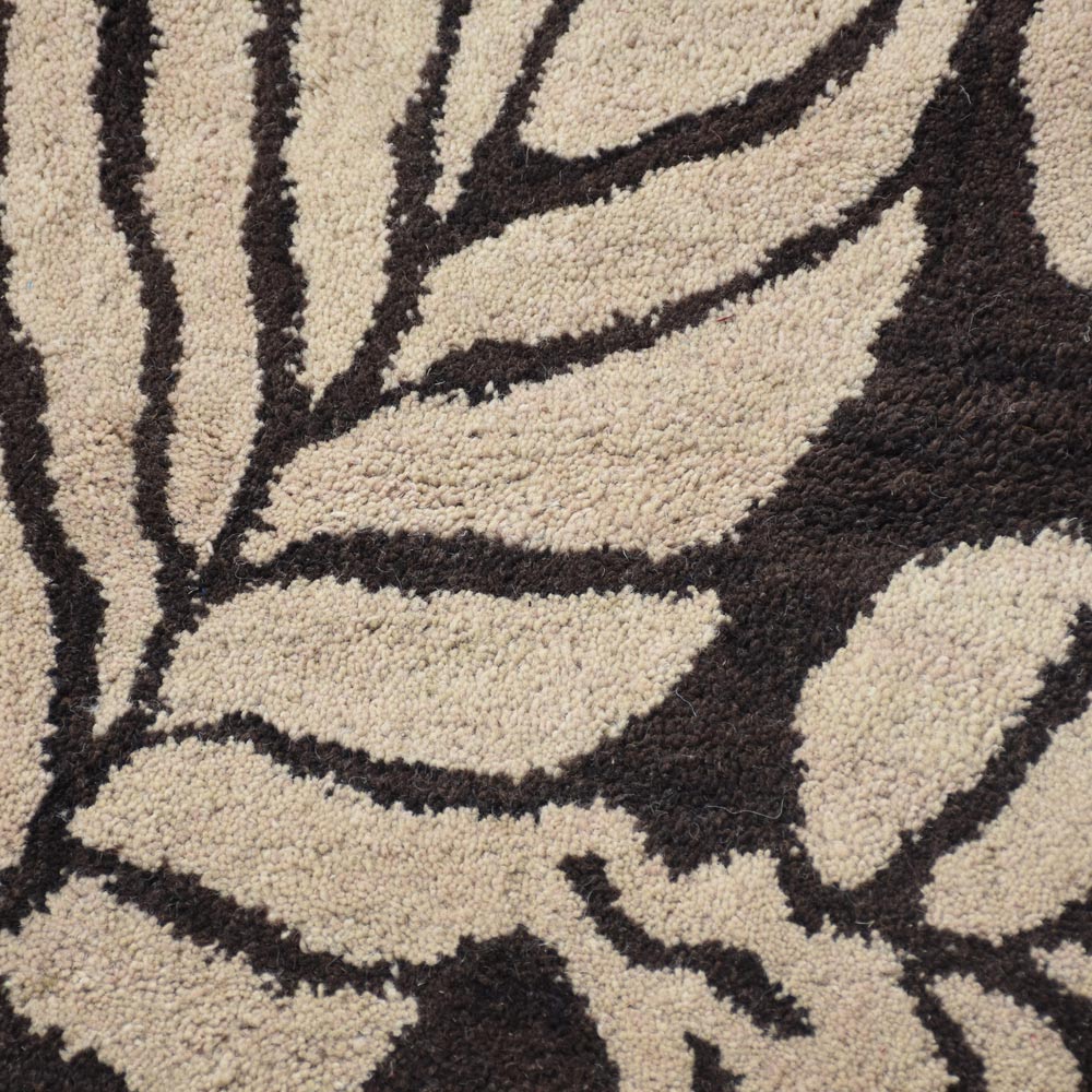 Hand-tufted-floral-wool-runner-rug-closeup-1