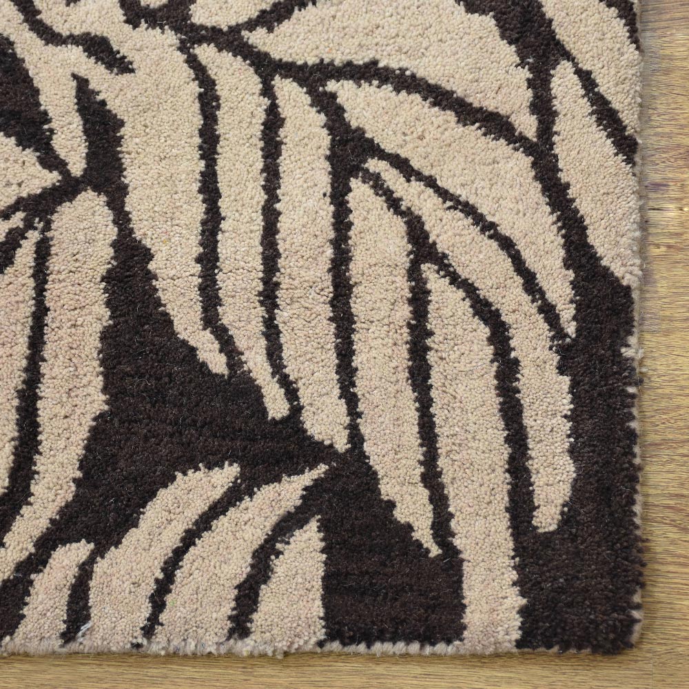 Hand-tufted-floral-wool-runner-rug-closeup-2