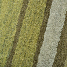 hand-tufted-wool-round-rug-abstract-green-closeup-1