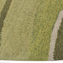 hand-tufted-wool-round-rug-abstract-green-closeup-2