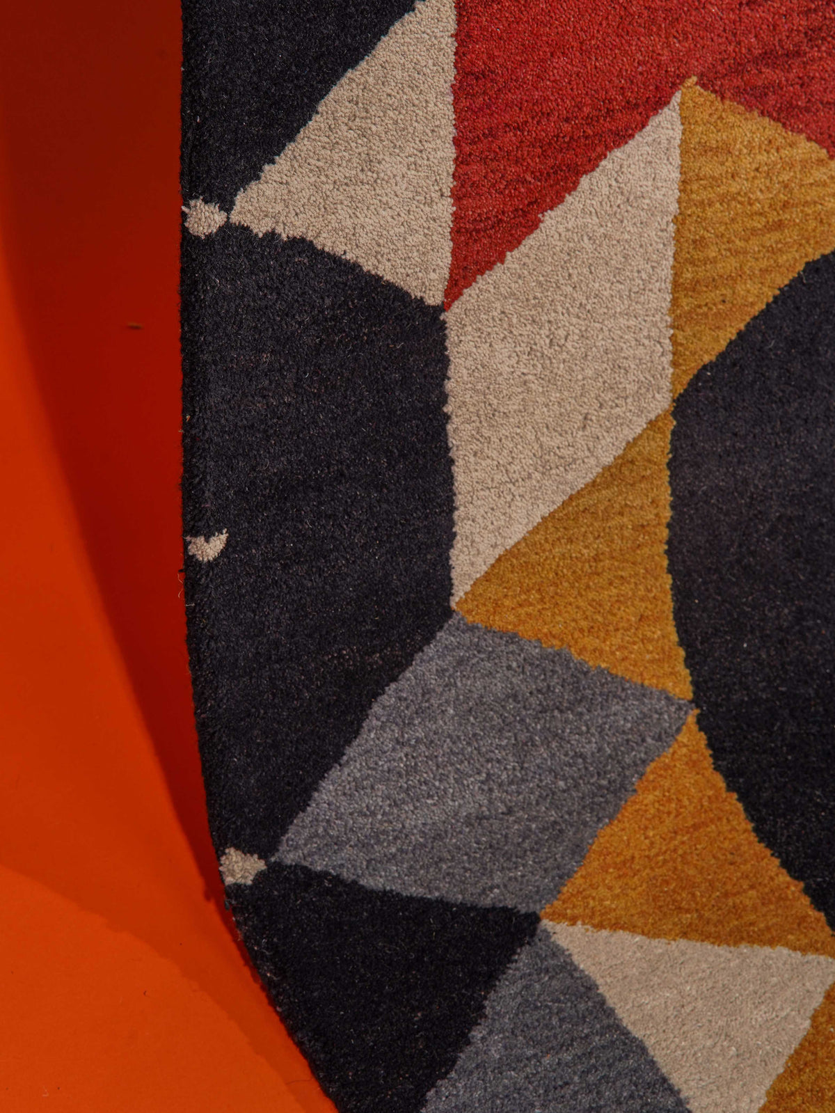 hand-knotted-wool-geometric-multicolor-rug-closeup-3