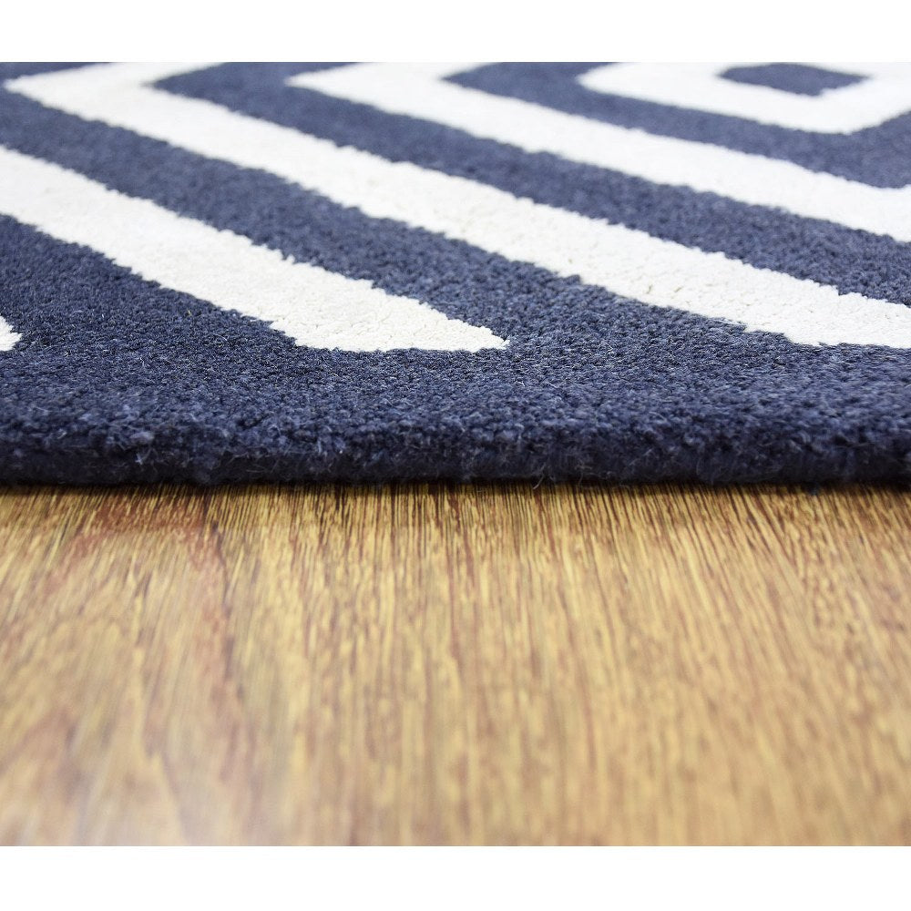 hand-tufted-wool-area-rug-geometric-white-charcoal-closeup 2