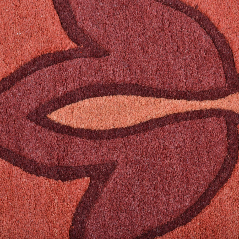 hand-tufted-wool-area-rug-floral-rot-closeup 1