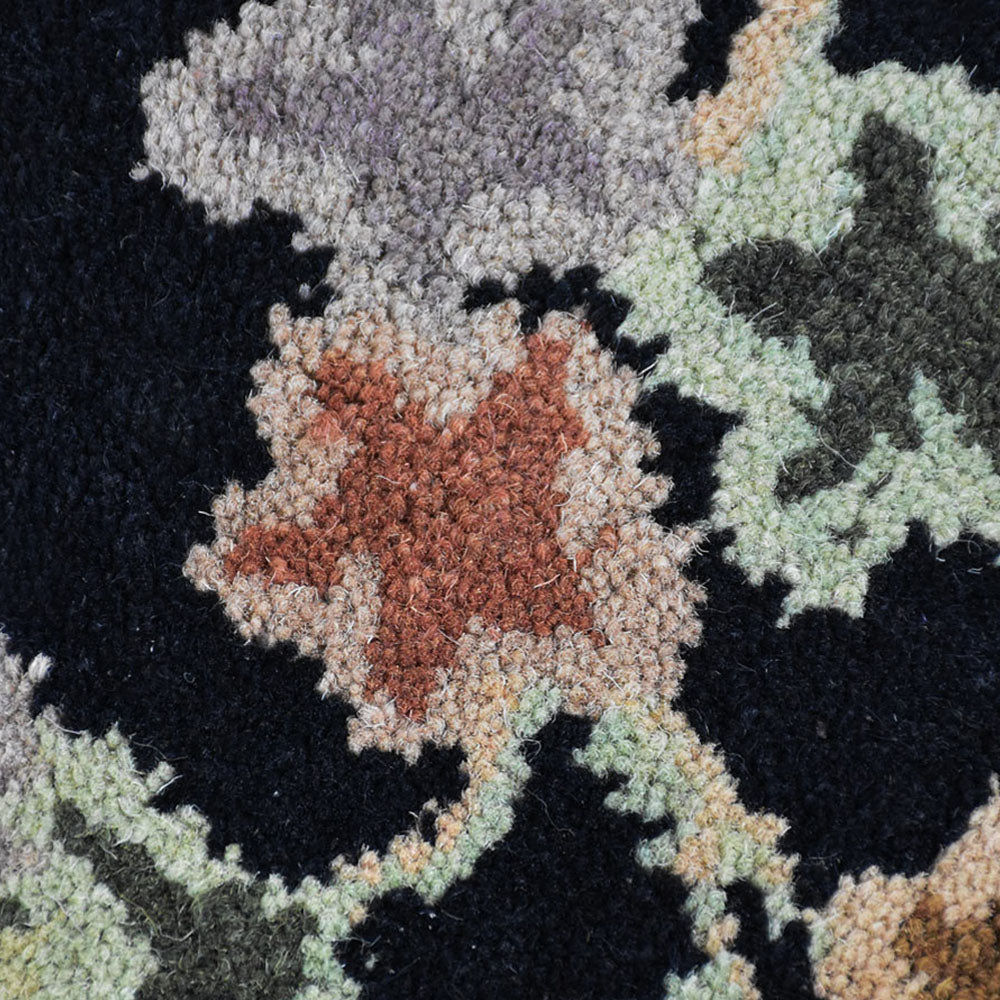 hand-tufted-wool-area-rug-floral-black-closeup 1