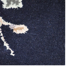 hand-tufted-wool-area-rug-floral-black-closeup 2