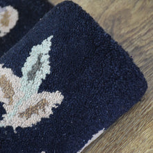 hand-tufted-wool-area-rug-floral-black-closeup 6