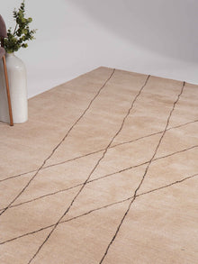 hand-knotted-wool-geometric-beige-brown-rug-closeup-1
