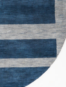 hand-knotted-wool-contemporary-light-blue-round-rug-closeup-1