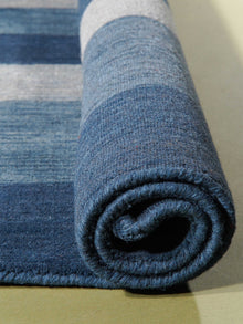 hand-knotted-wool-contemporary-light-blue-square-rug-closeup-5