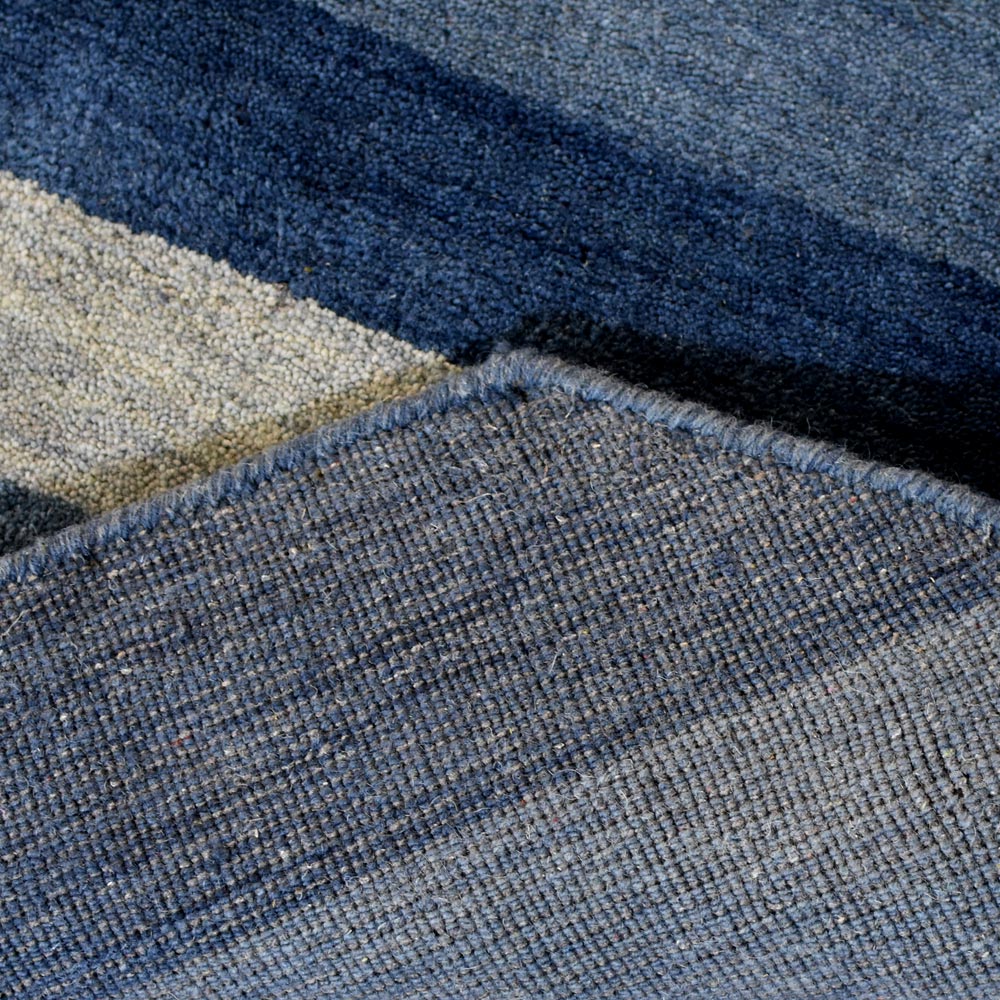 hand-knotted-wool-contemporary-light-blue-octagon-rug-closeup-3