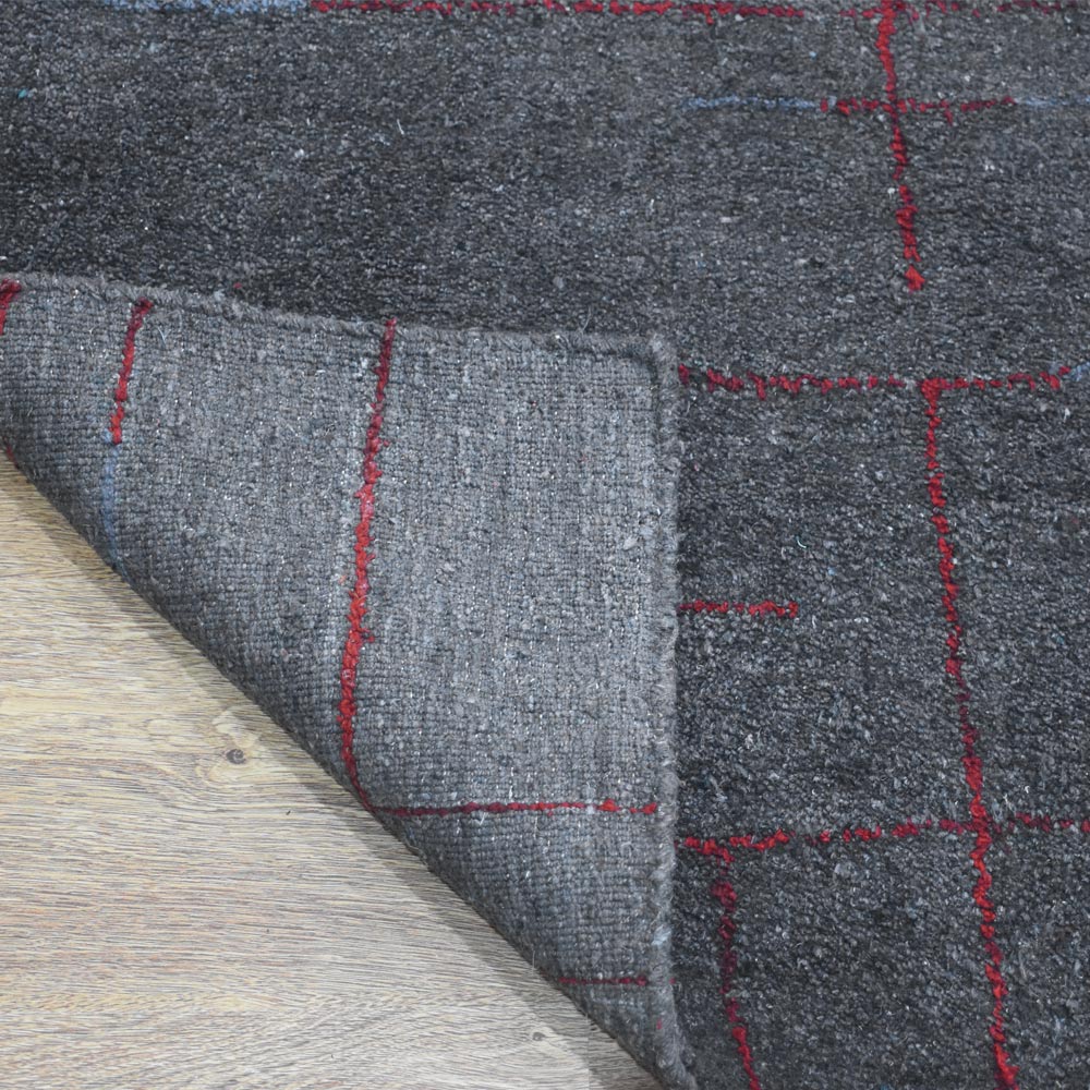 hand-knotted-silk-contemporary-charcoal-red-rug-closeup-3