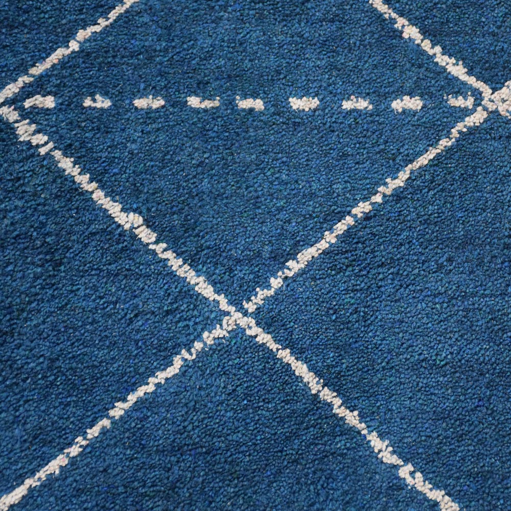 hand-knotted-silk-contemporary-blue-beige-rug-closeup-1