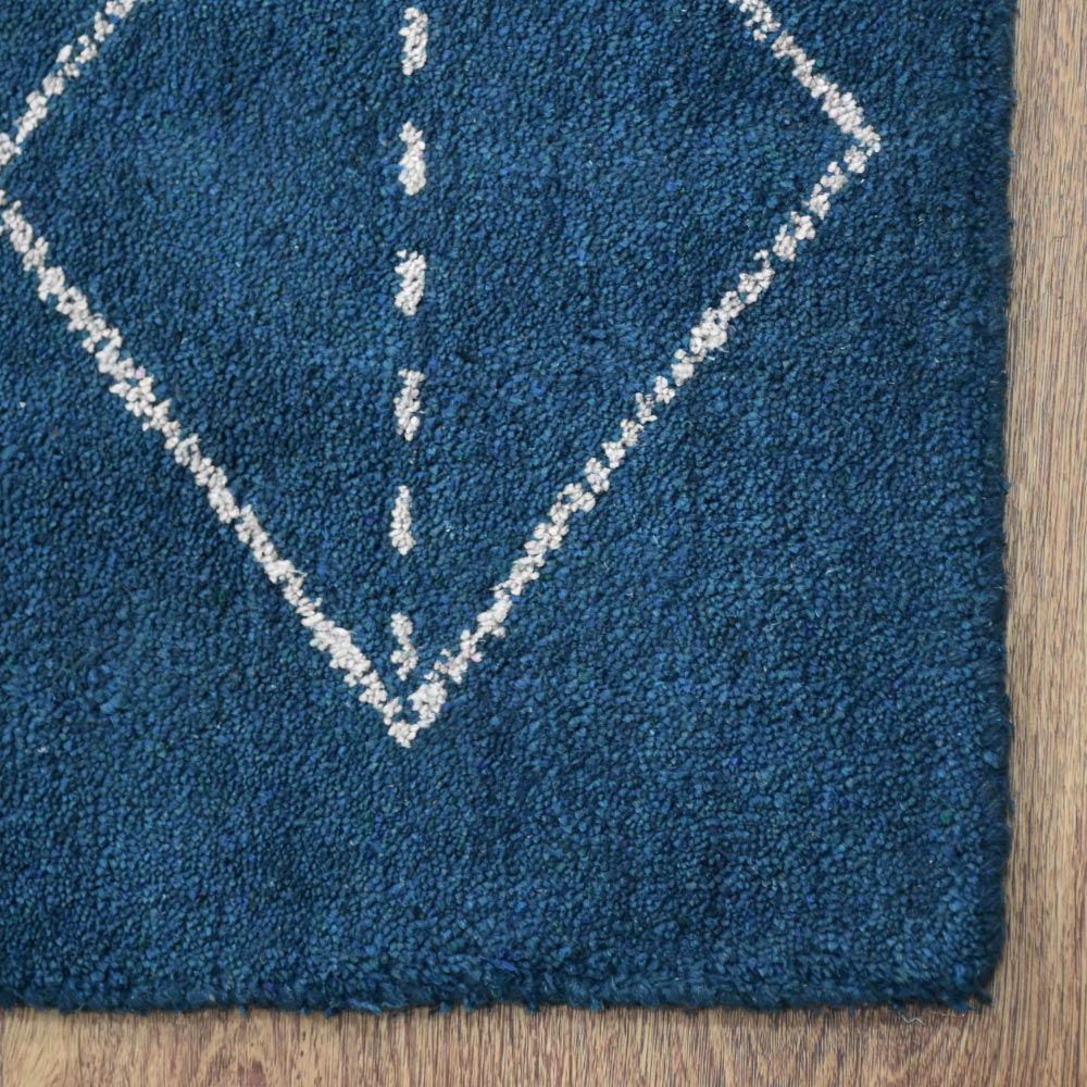 hand-knotted-silk-contemporary-blue-beige-rug-closeup-3