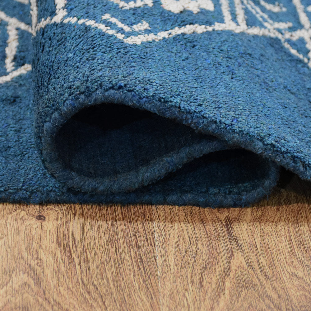 hand-knotted-silk-contemporary-blue-beige-rug-closeup-5