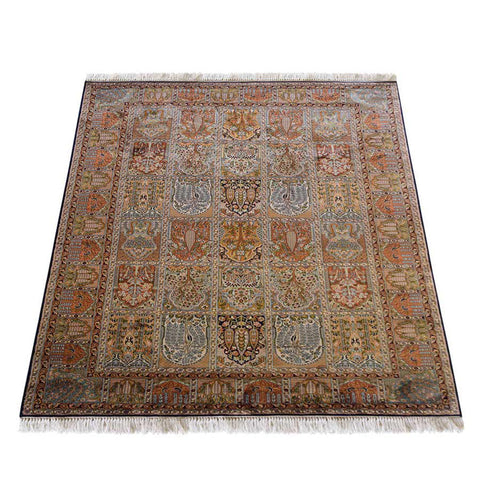 Splendid Hand Knotted Persian Rug