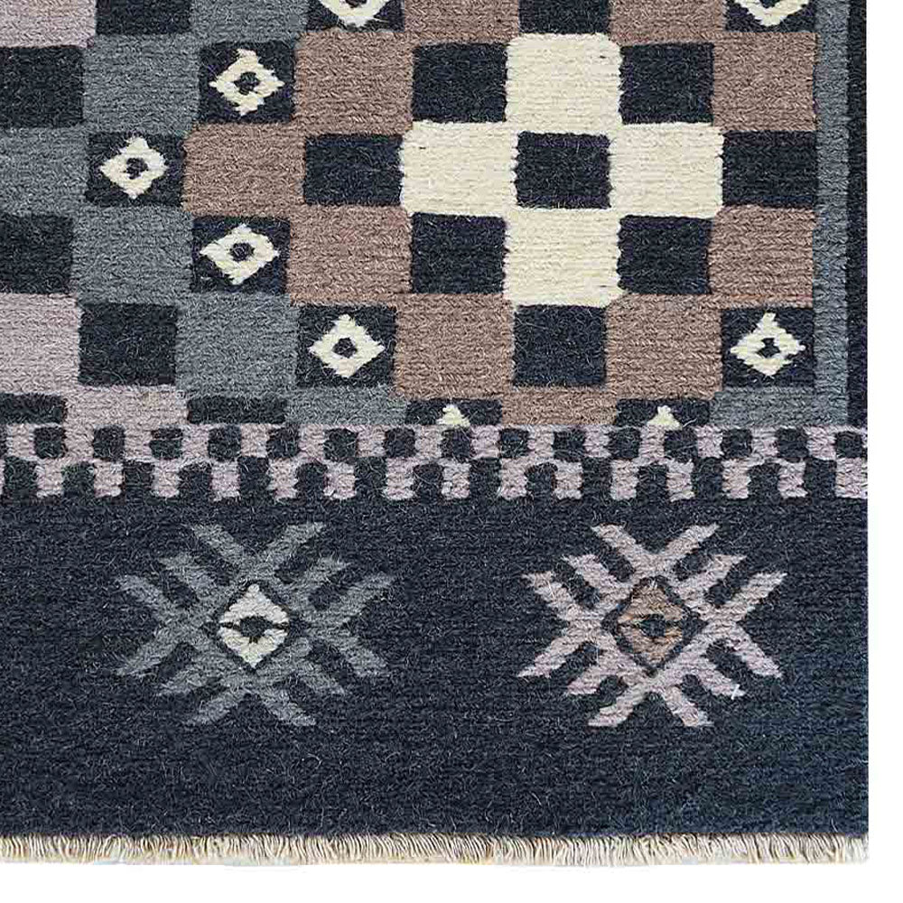 hand-knotted-sumak-multicolor-geometric-area-rug-closeup-1