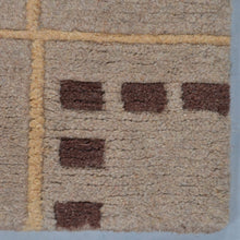 hand-knotted-tibbati-wool-beige-area-rug-closeup-2