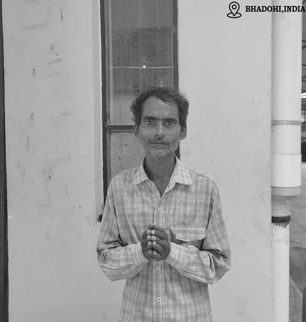 Guddu, persian rug weaver in Bhadohi, India