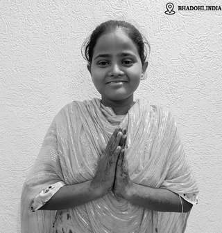 Shakina, hand-tufted rug weaver in India