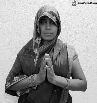 Nazreen, hand-tufted rug weaver in India
